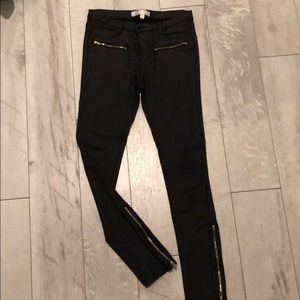 Black skinny’s w/ gold zippers